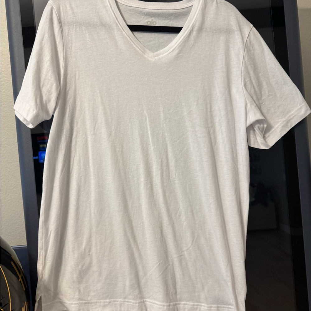 ALO Yoga White V-Neck Short Sleeve Tee